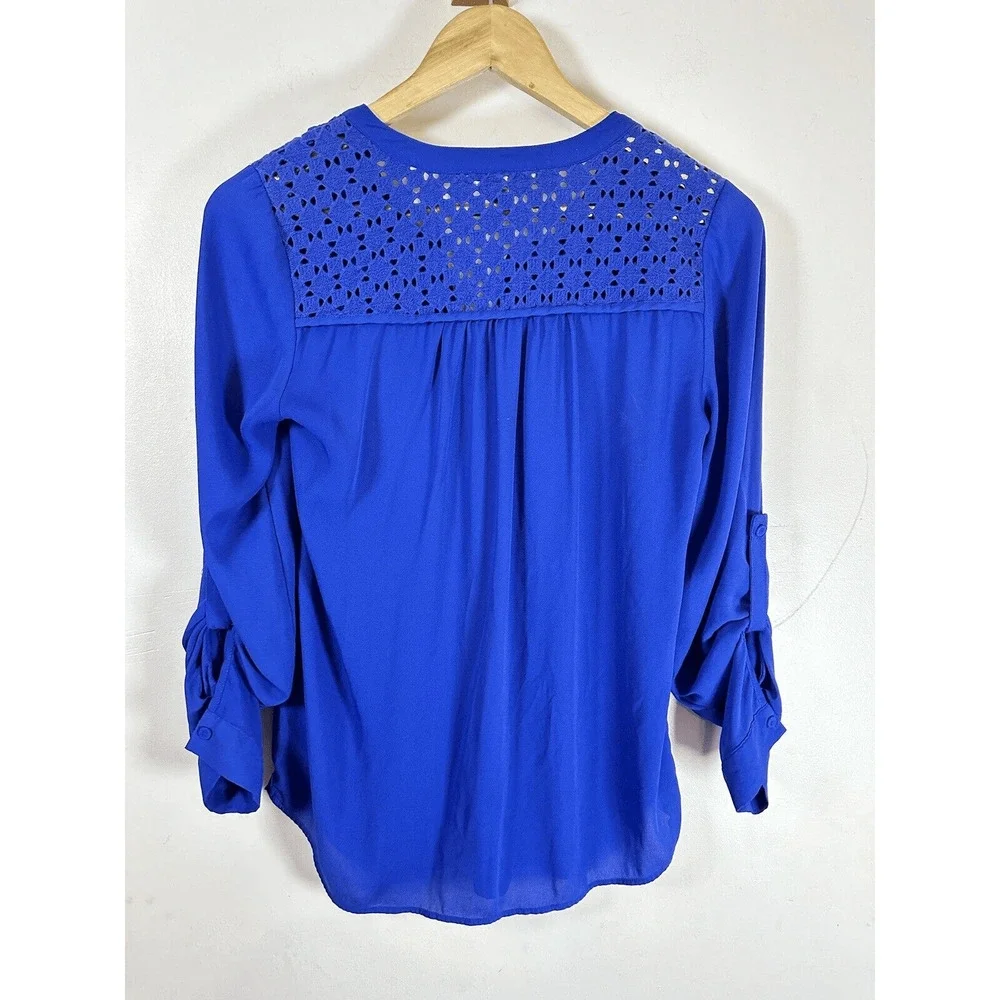 DANIEL RAINN Top Womens Small Sm S Blue Eyelet Detail Roll Tab Long Sleeve Popov